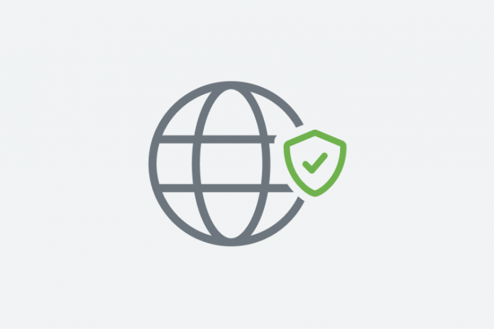 Globe avec un bouclier vert et une coche